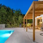 ヴィラ 4 With Heated Pool Soline, Krk, 280 M From Beach, By 4villas ソリネ