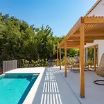 ヴィラ 4 With Heated Pool Soline, Krk, 280 M From Beach, By 4villas