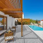 ヴィラ 4 With Heated Pool Soline, Krk, 280 M From Beach, By 4villas ソリネ