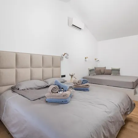 4 With Pool Soline, Krk, 280 M From Beach, By 4villas * 索利纳