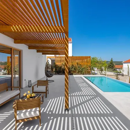 Vila 4 With Heated Pool Soline, Krk, 280 M From Beach, By 4villas Soline (Krk)