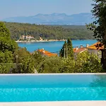 Villa 4 With Heated Pool Soline, Krk, 280 M From Beach, By 4villas Soline (Krk)